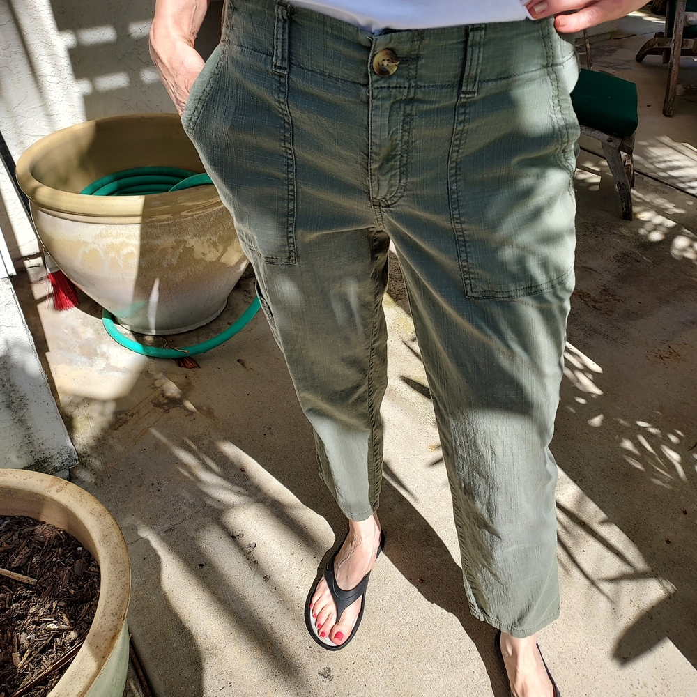 Women's Casual Olive Green Cropped Pants